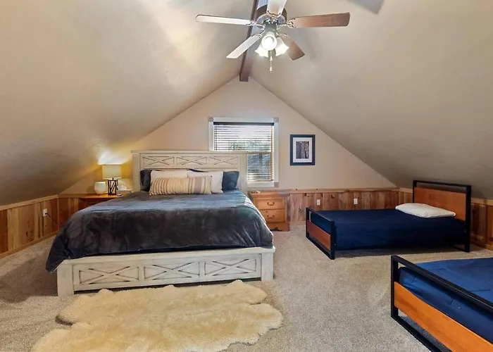 Style Pine Cabin, Deck Views And Sleeps 12 * Indian Pine