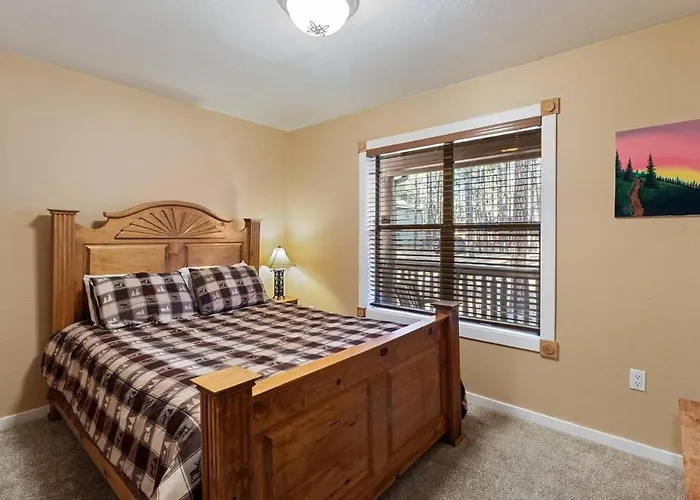 Style Pine Cabin, Deck Views And Sleeps 12 Holiday home Indian Pine