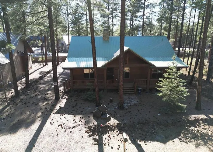 Style Pine Cabin, Deck Views And Sleeps 12