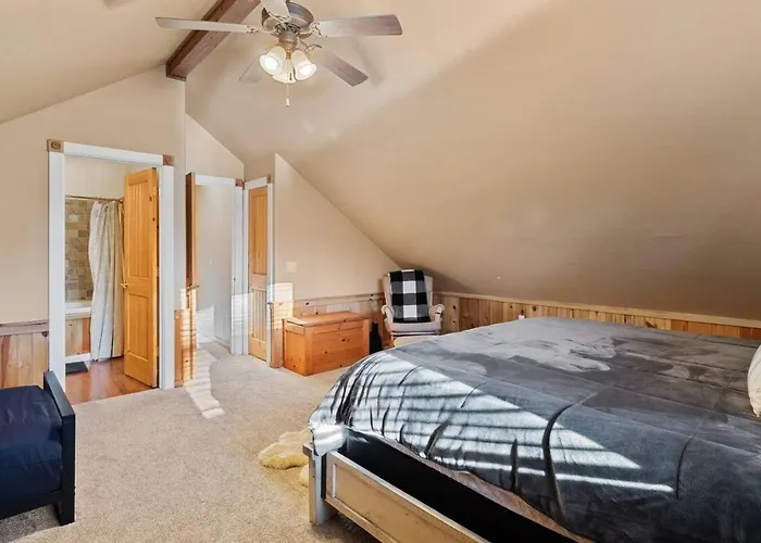 Holiday home Style Pine Cabin, Deck Views And Sleeps 12 Indian Pine