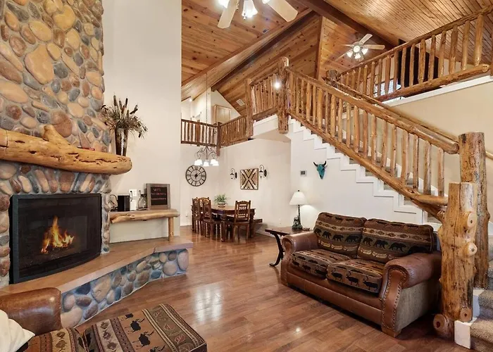 Style Pine Cabin, Deck Views And Sleeps 12 Indian Pine