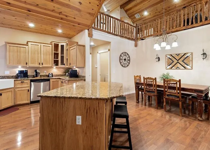 Style Pine Cabin, Deck Views And Sleeps 12 * Indian Pine