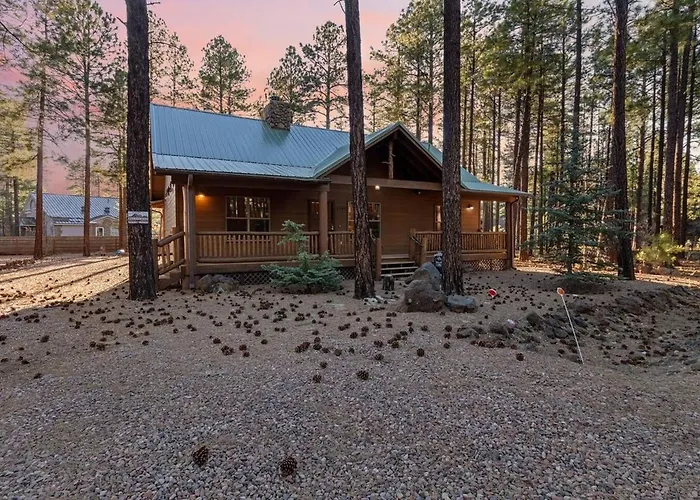 Style Pine Cabin, Deck Views And Sleeps 12
